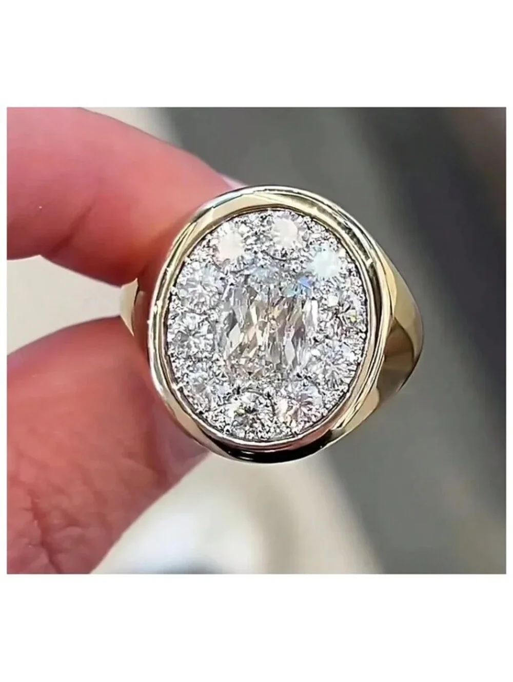 Pigeon egg - Ring - Gold - CZs - Size 8